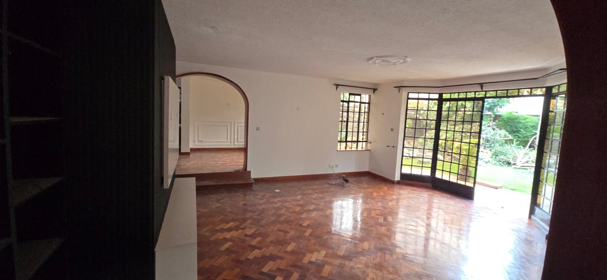5 Bed Townhouse with En Suite at Lavington Green - 12