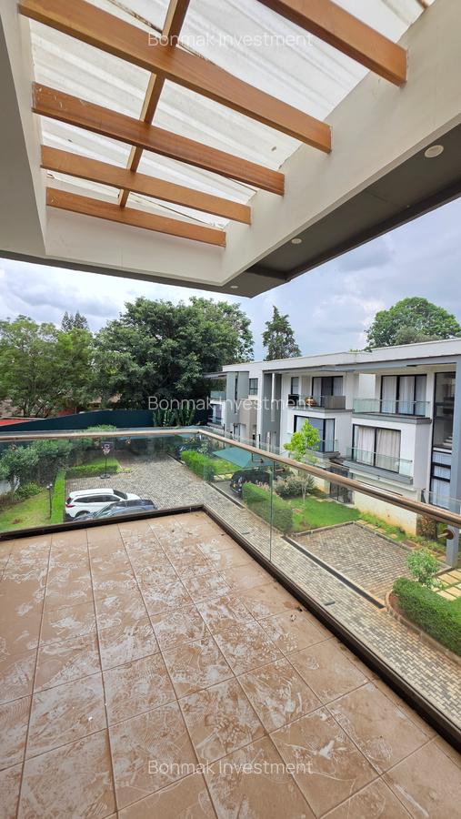 4 Bed Townhouse with En Suite at Lavington Green. - 5