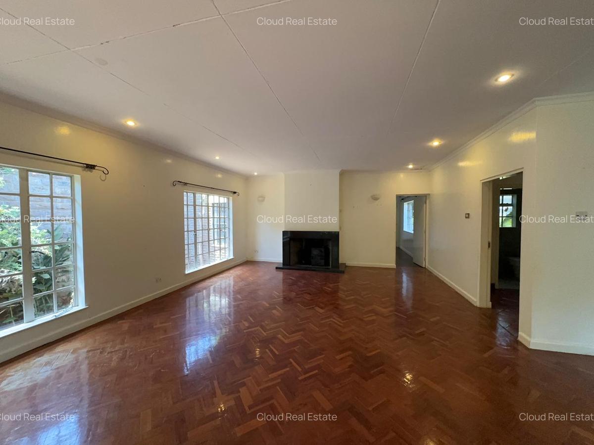 Commercial Property with Parking in Lavington - 3