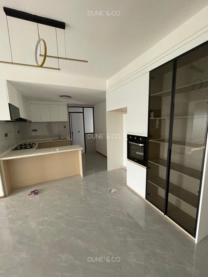 3 Bed Apartment with En Suite in Riverside - 6