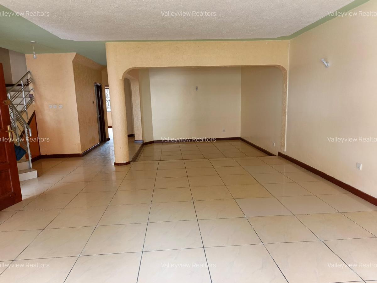 5 Bed Townhouse with En Suite at Lavington - 2