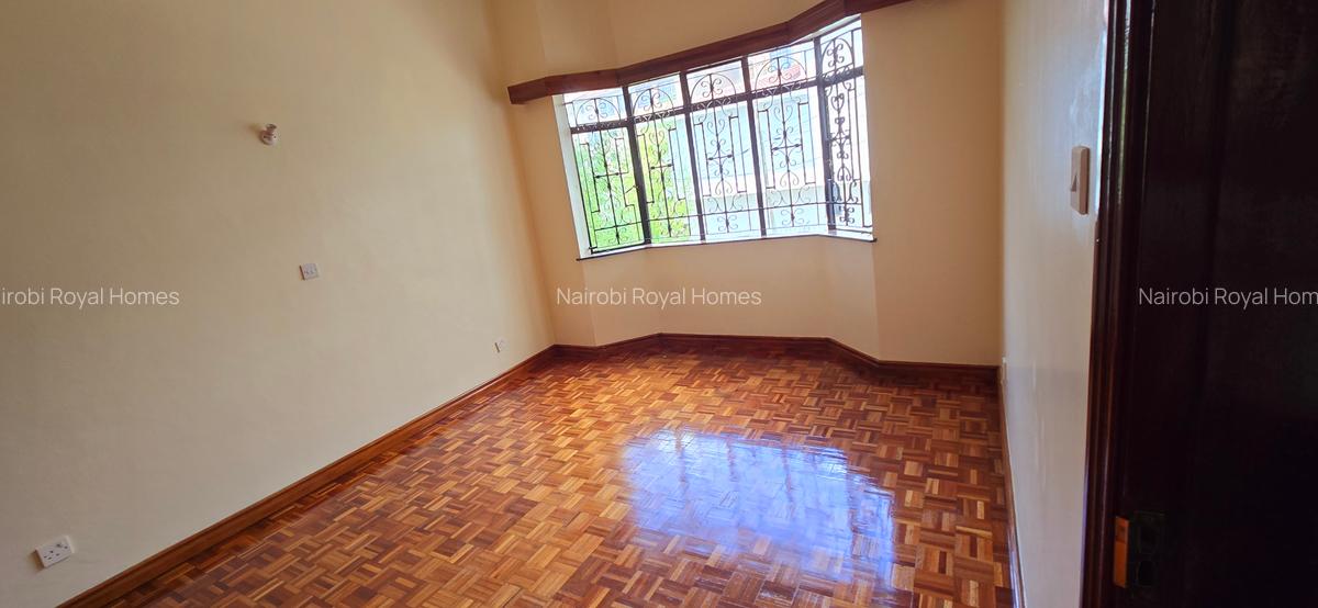 5 Bed Townhouse with En Suite at Riverside Drive - 14