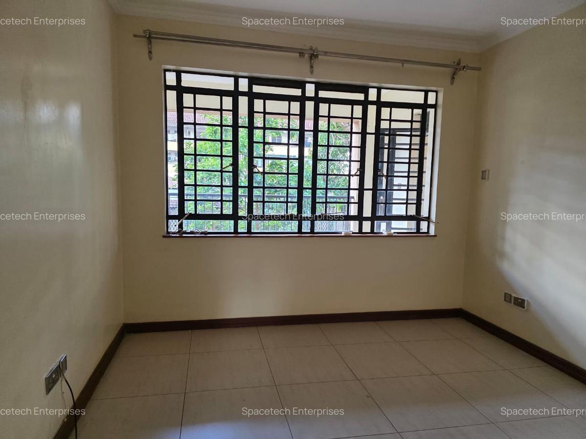 4 Bed Apartment with En Suite in Parklands - 7