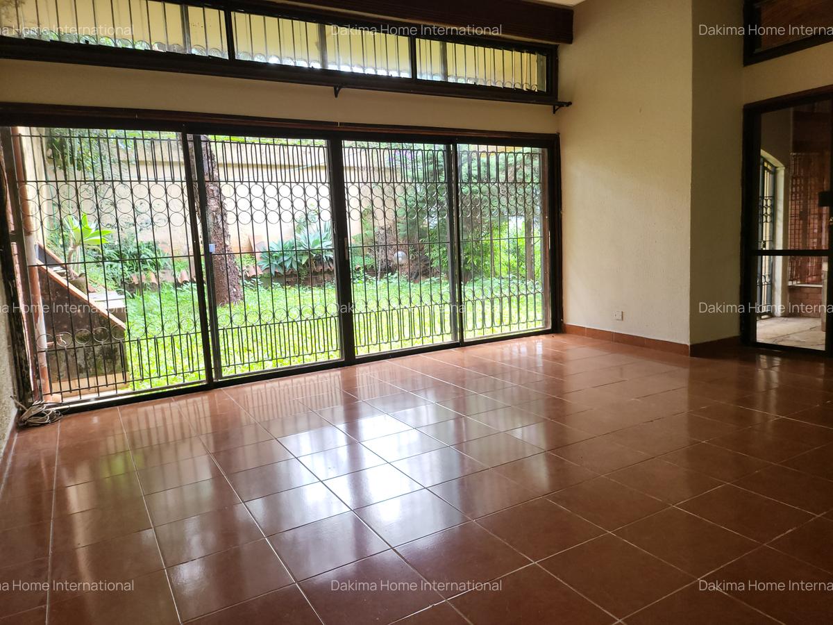 4 Bed Townhouse with En Suite in Rhapta Road - 15
