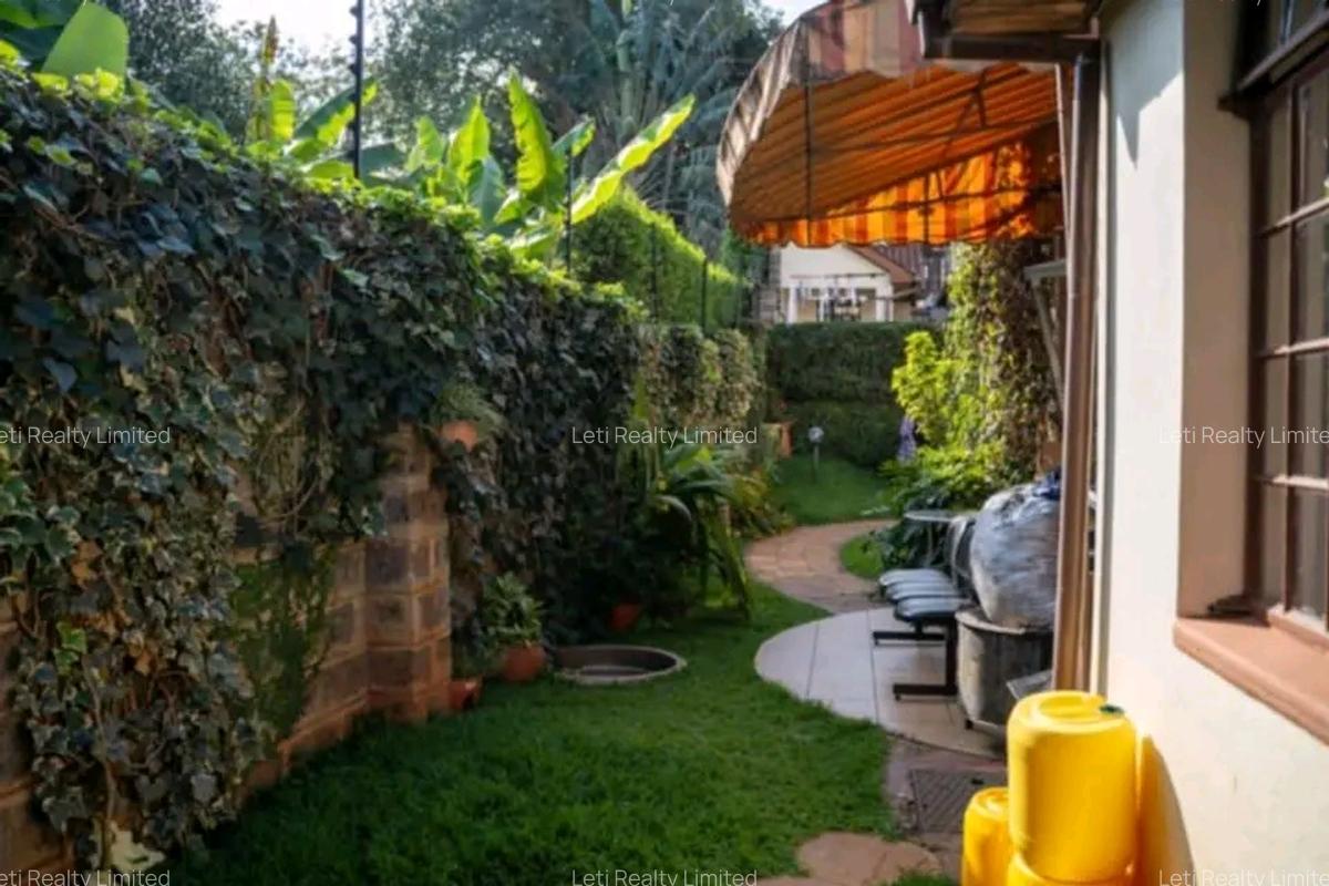 5 Bed Townhouse with En Suite in Lavington - 2