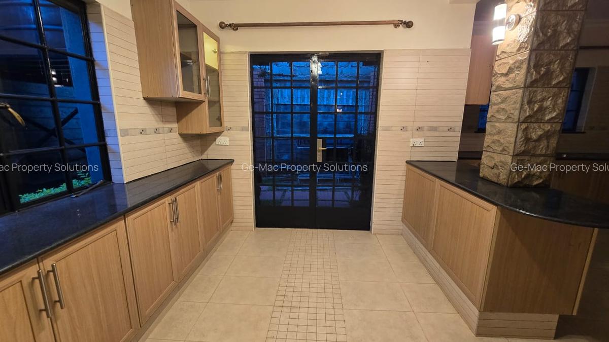 5 Bed Townhouse with En Suite at Othaya Rd - 20