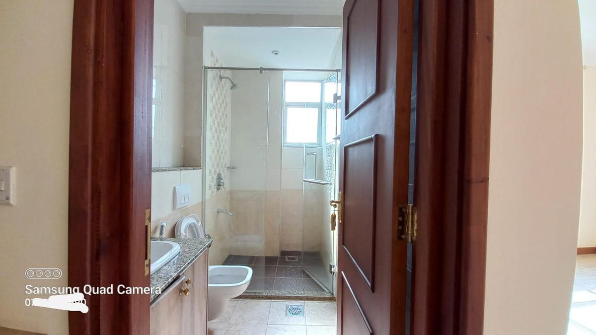 3 Bed Apartment with En Suite in Parklands - 6