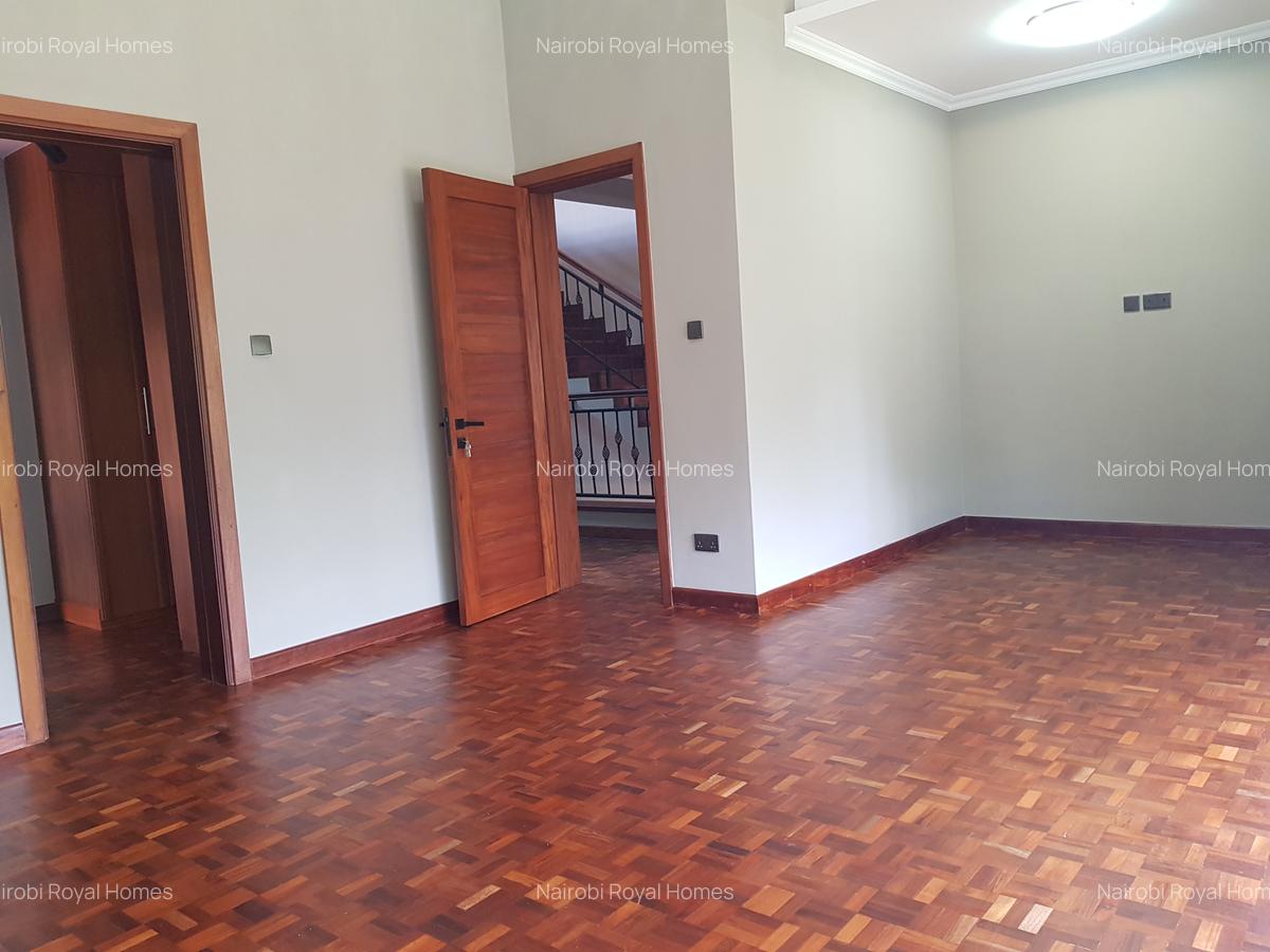 6 Bed Townhouse with En Suite at Lavington Green - 9