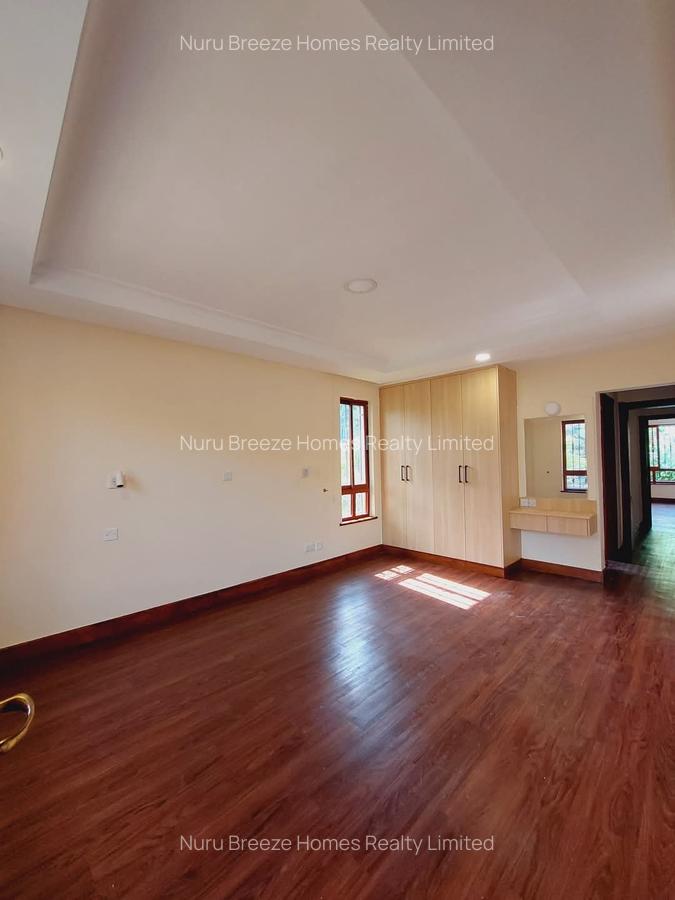 5 Bed Townhouse with En Suite in Spring Valley - 12