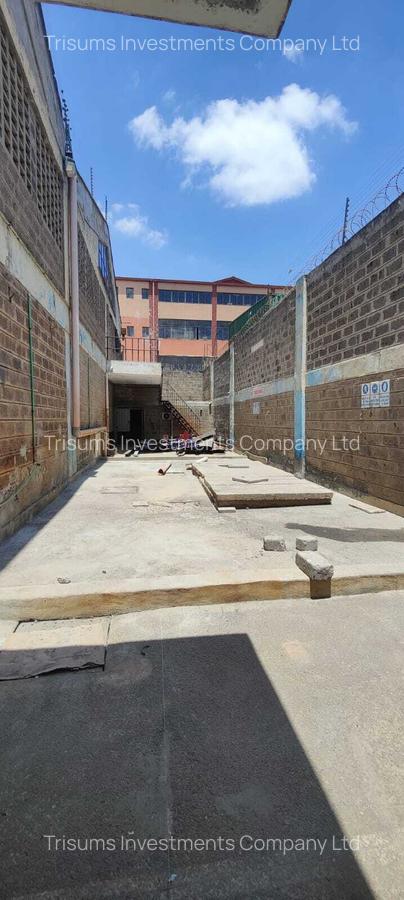 30,000 ft² Warehouse with Service Charge Included in Industrial Area - 12