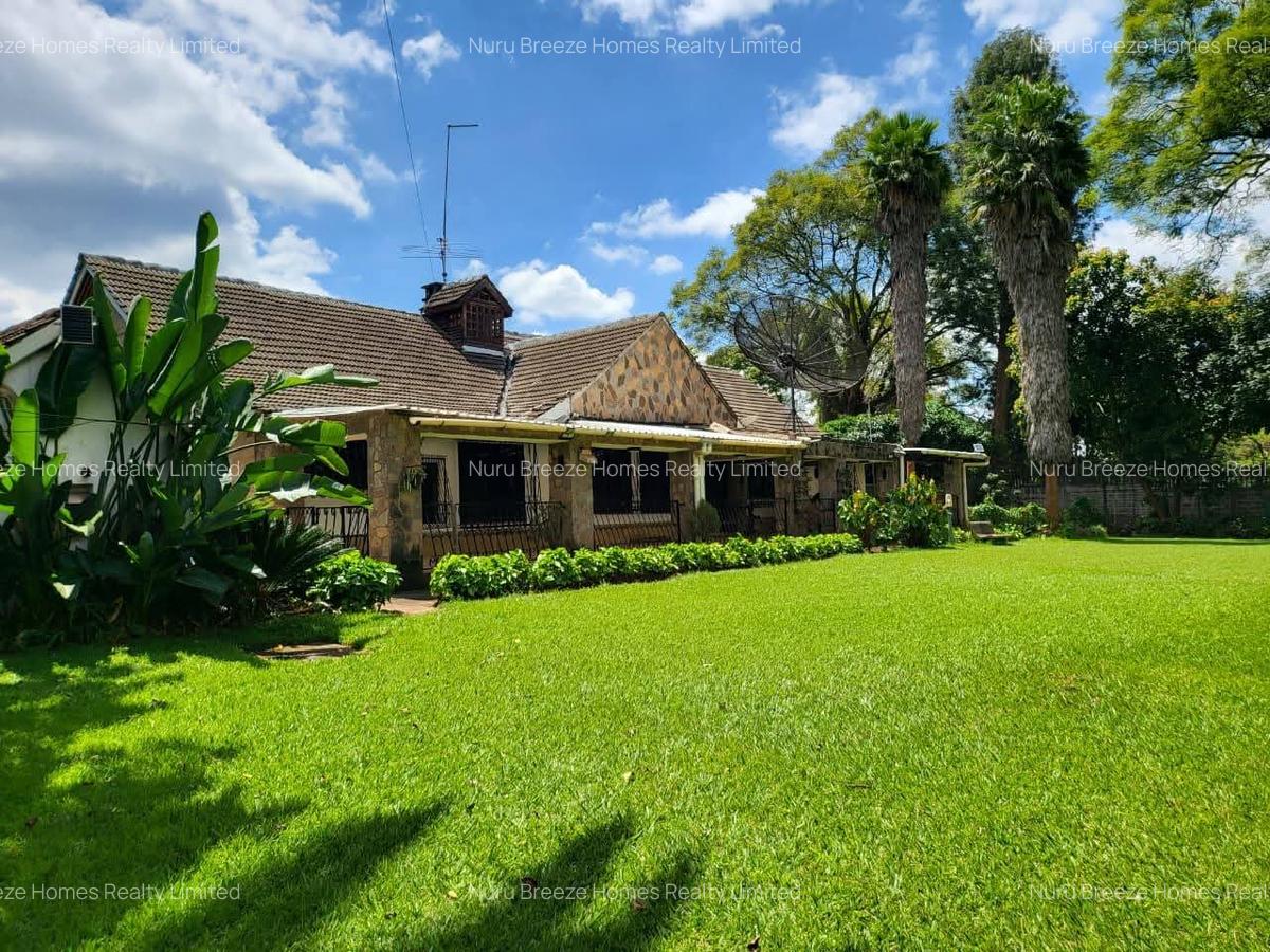 4 Bed House with En Suite in Spring Valley - 1