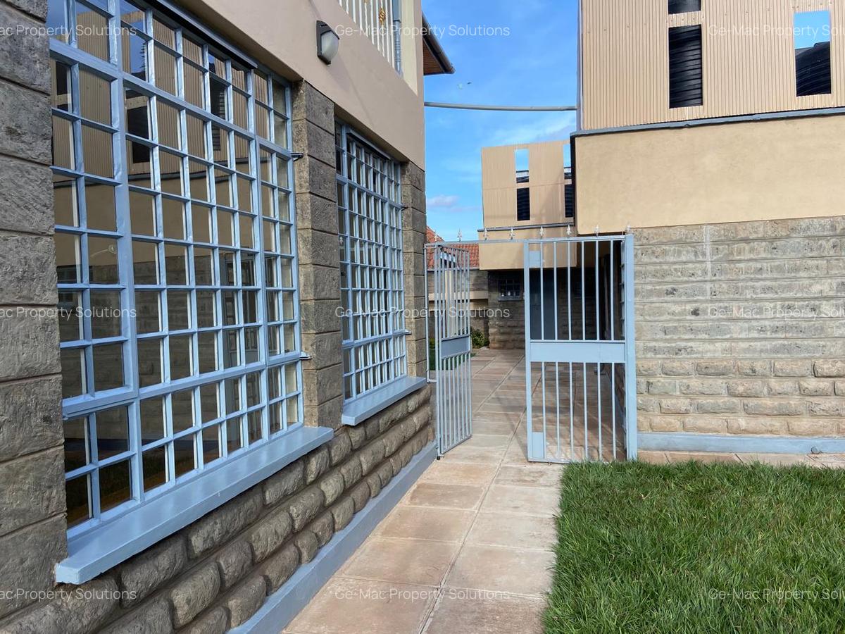 5 Bed House with En Suite in Runda - 9