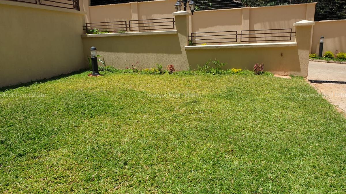 5 Bed Townhouse with En Suite at Lavington - 12