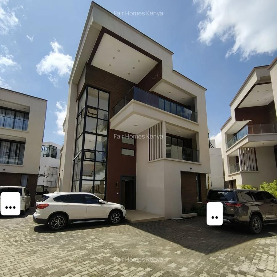 5 Bed Townhouse with En Suite at Lavington Green - 1