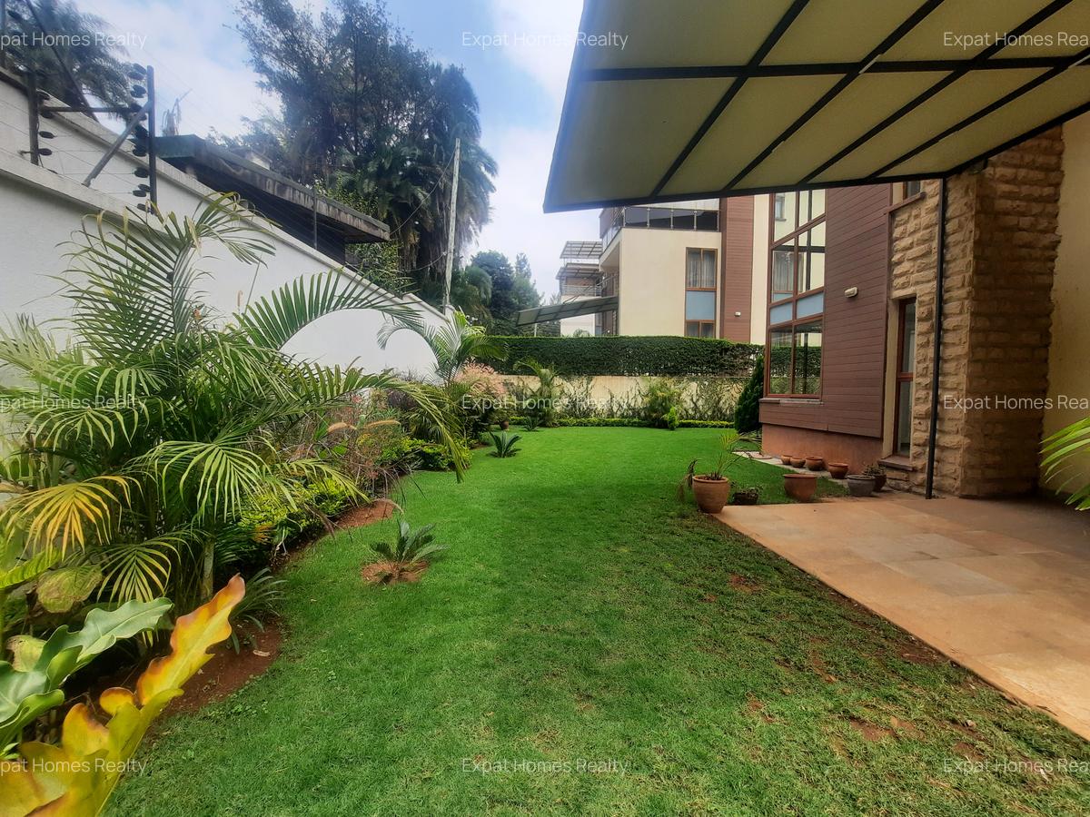 6 Bed Villa with En Suite in Lavington - 2