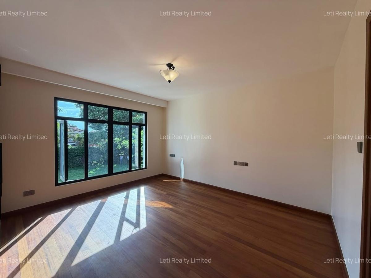 5 Bed House with En Suite in Runda - 8