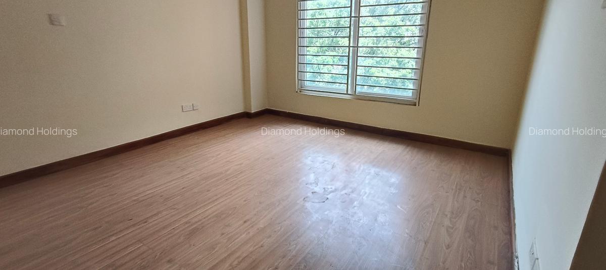 4 Bed Apartment with En Suite at Parklands - 14