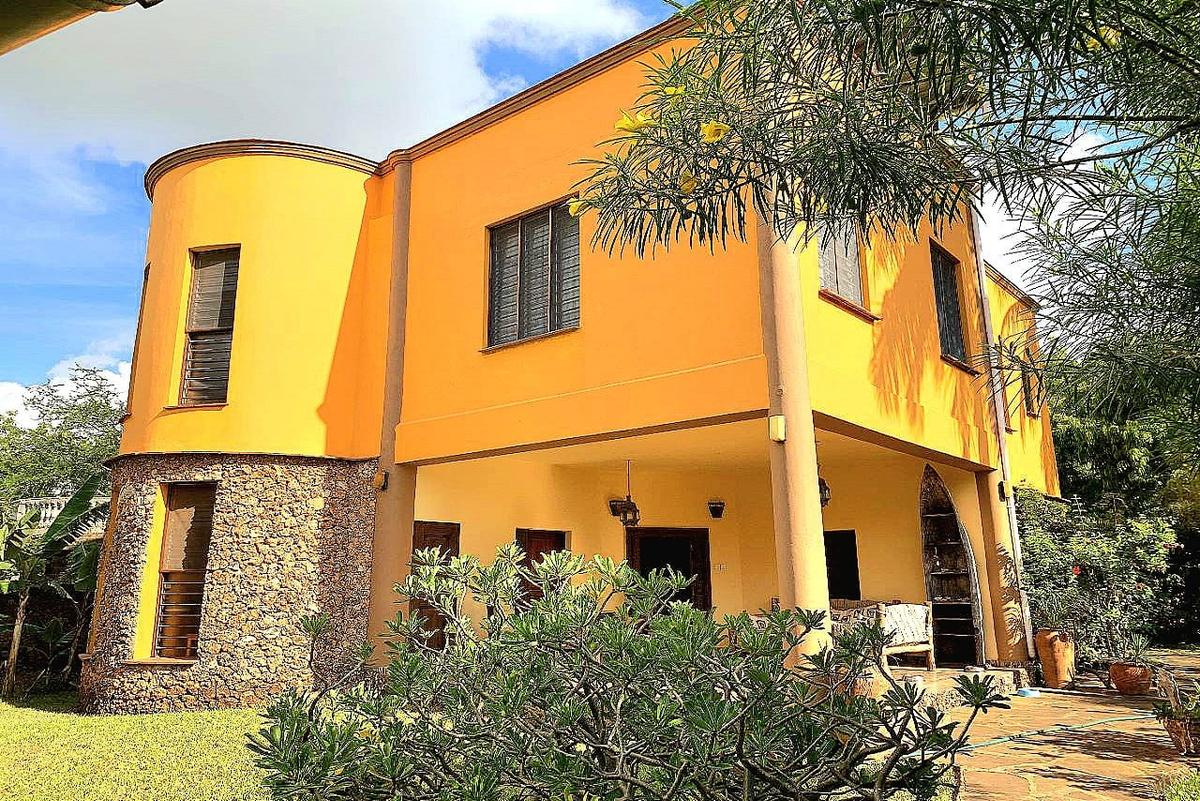 4 Bed Villa with En Suite in Diani - 1