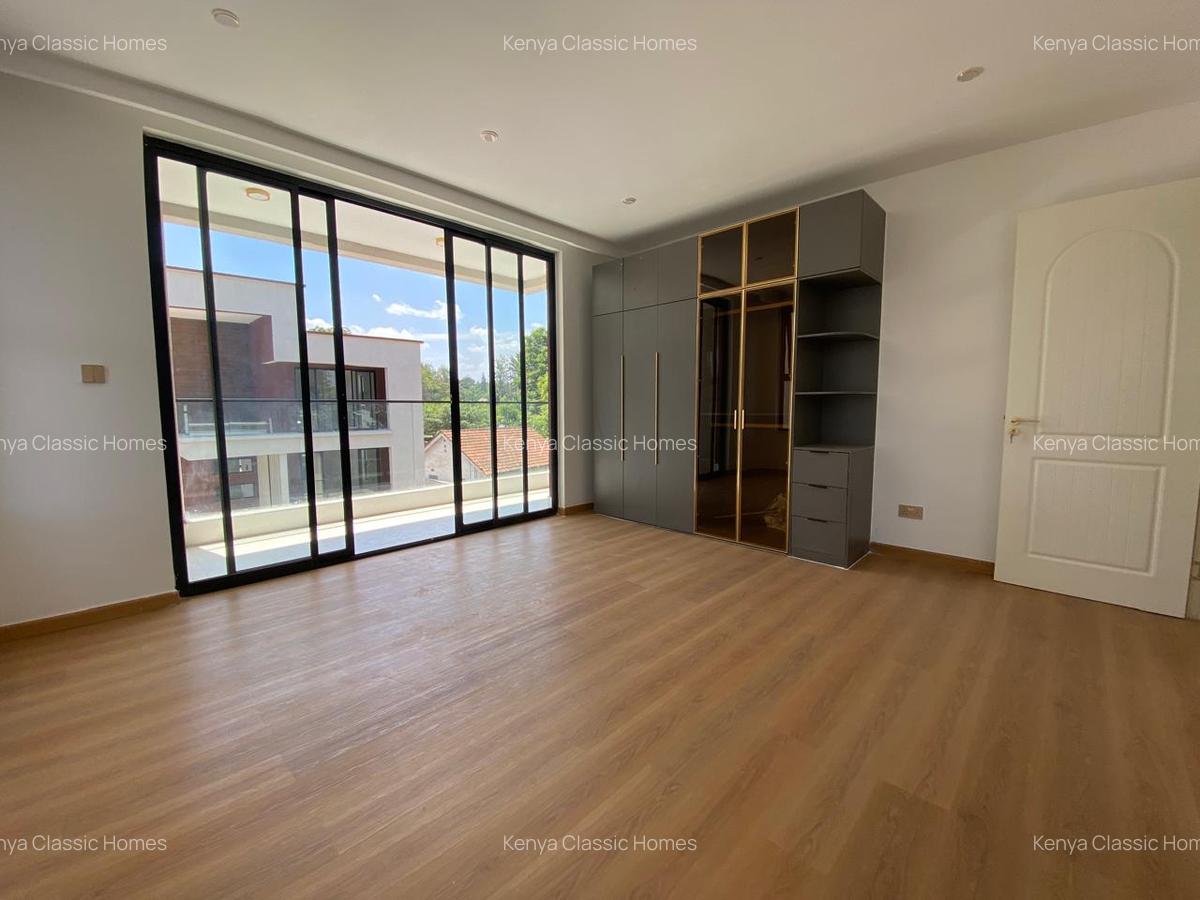 5 Bed Villa with En Suite at Lavington - 5