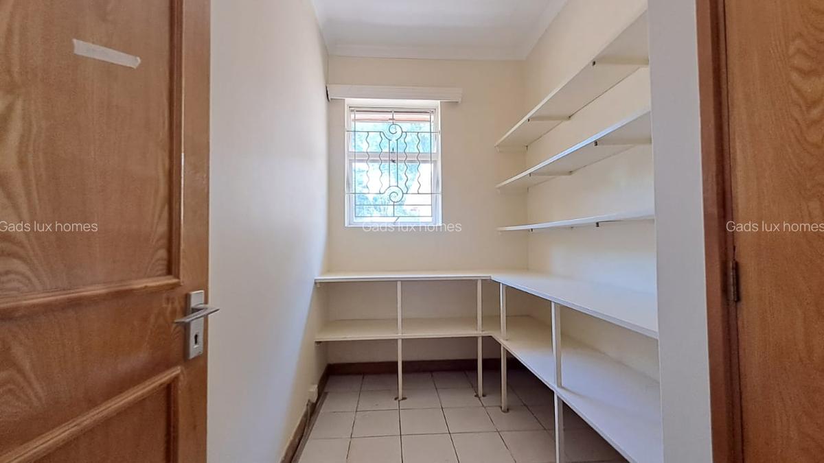 4 Bed Townhouse with En Suite at Spring Valley - 12