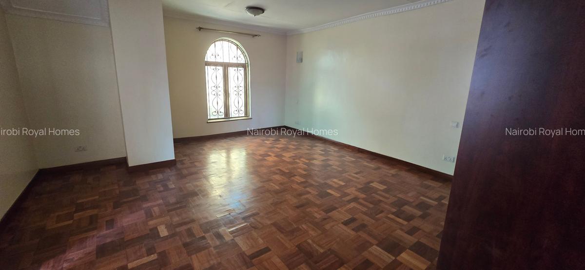 5 Bed Townhouse with En Suite at Lavington Green - 5