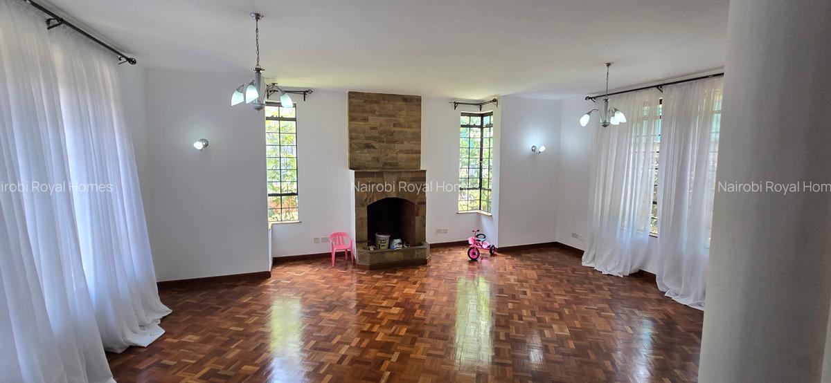 5 Bed Townhouse with En Suite at Lavington Green - 4