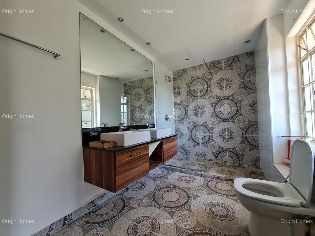 5 Bed Townhouse with En Suite at Spring Valley - 18