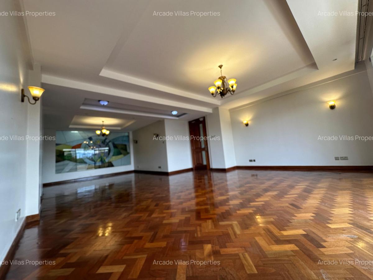 3 Bed Apartment with Swimming Pool in Riverside - 3