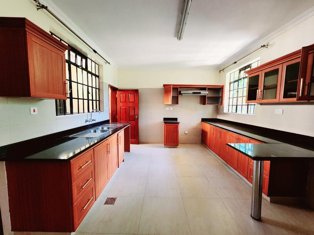 4 Bed Townhouse with En Suite at Lavington - 12 4 Bed Townhouse with En Suite at Lavington - 12