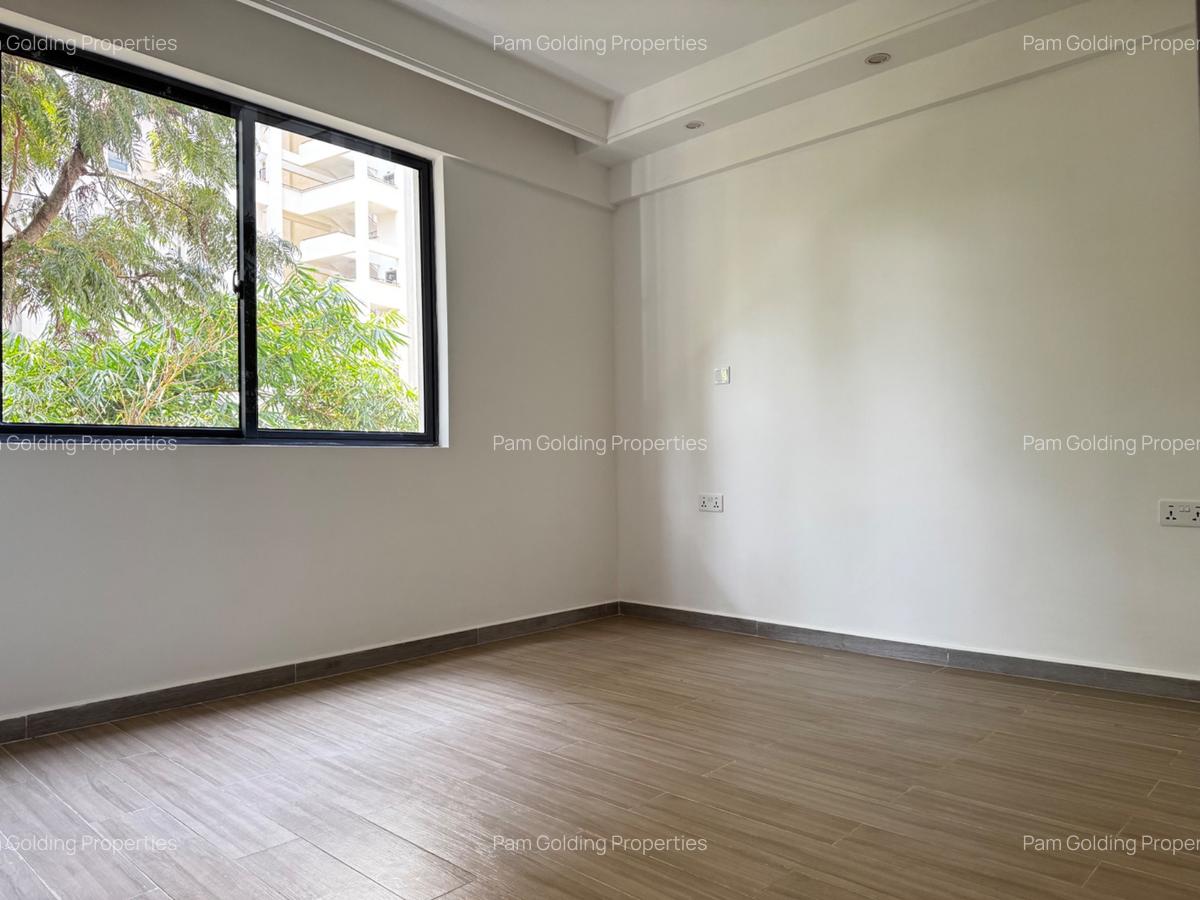 2 Bed Apartment with En Suite in Riverside - 16