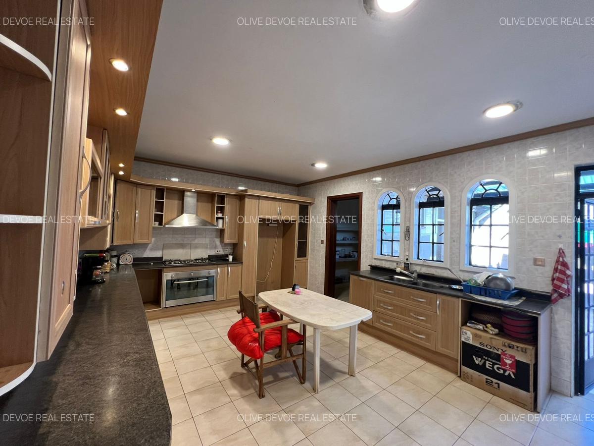 4 Bed Townhouse with En Suite in Lavington - 9