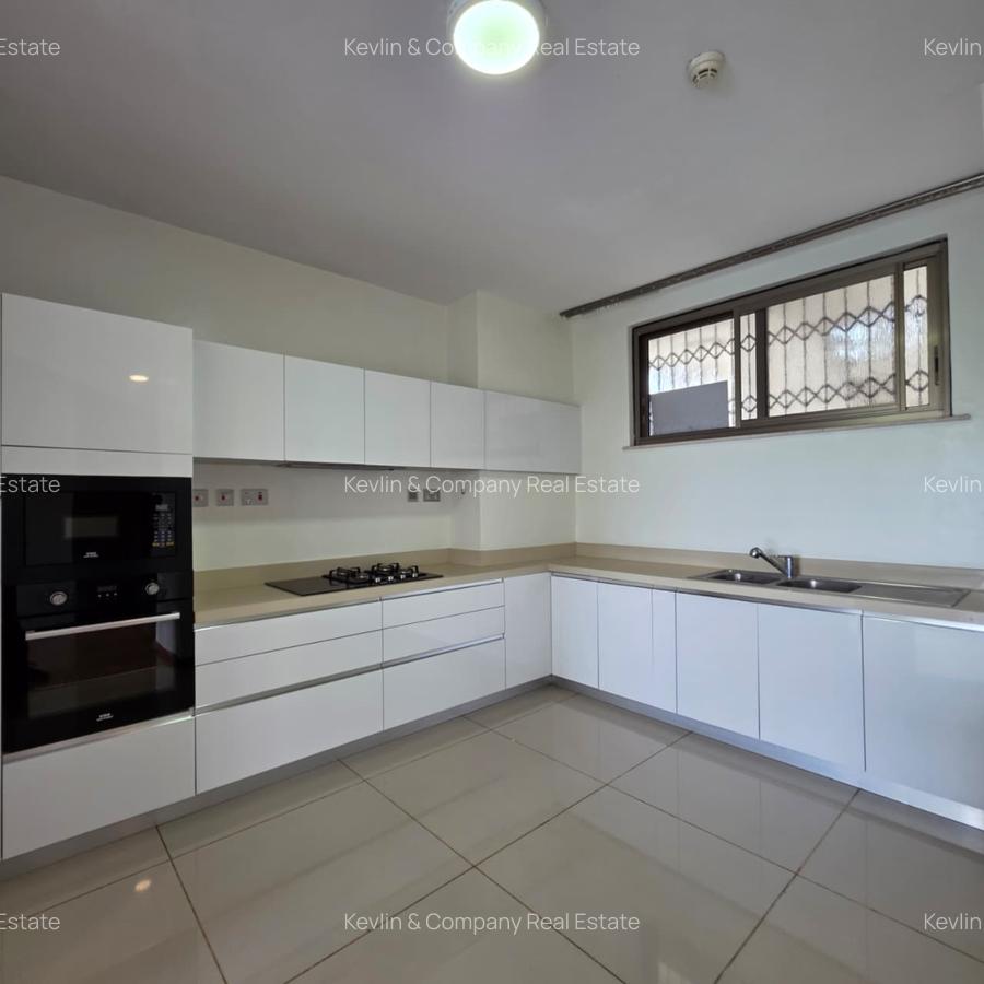 3 Bed Apartment with En Suite in Parklands - 8