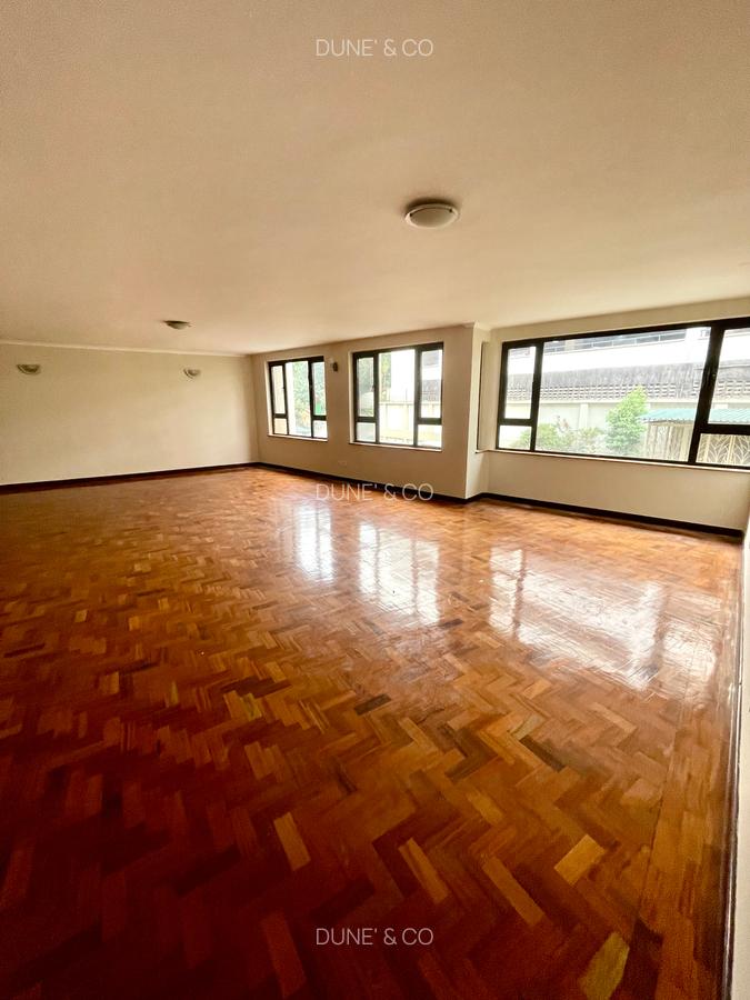 3 Bed Apartment with En Suite in Riverside - 4