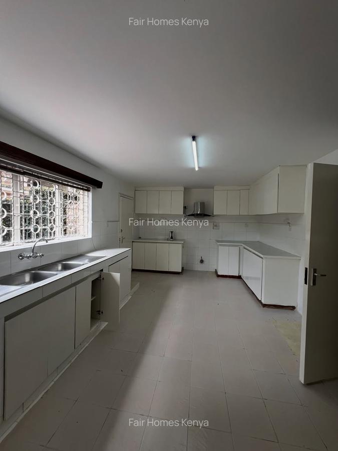 5 Bed Townhouse with En Suite at Manyani East - 3