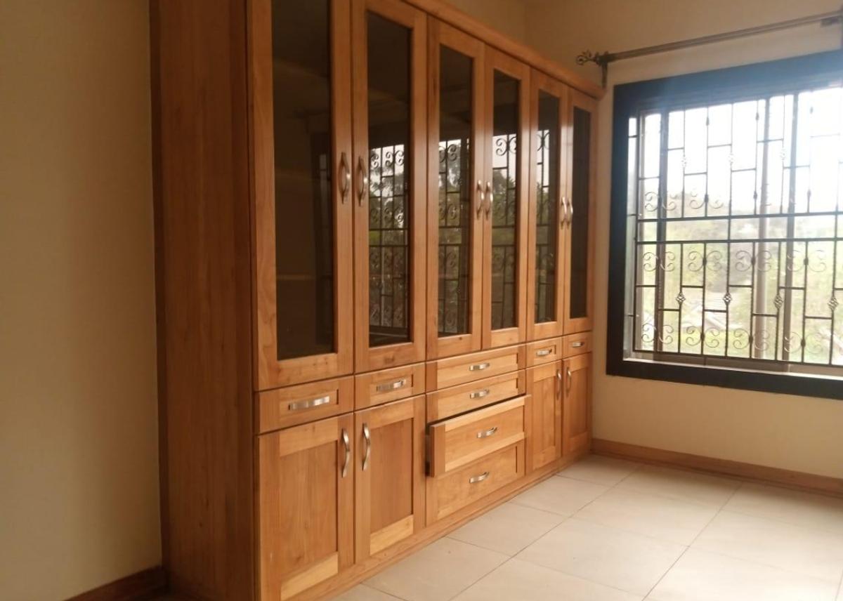 4 Bed Townhouse with En Suite in General Mathenge - 4