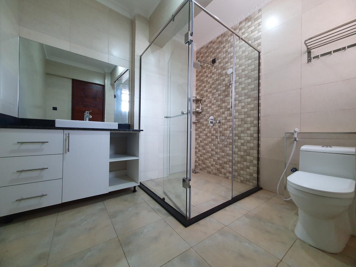 4 Bed Apartment with En Suite in General Mathenge - 11