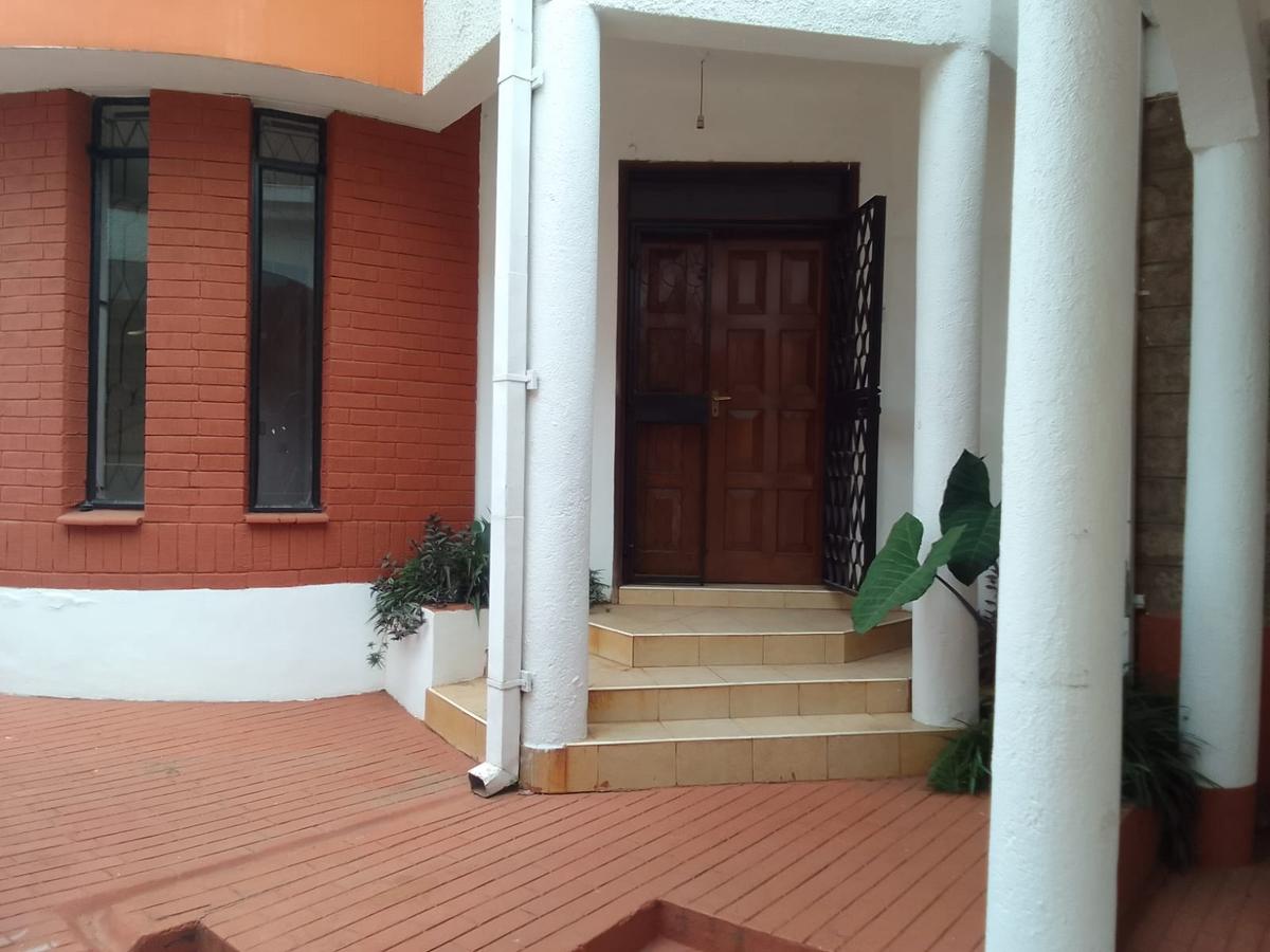 4 Bed Villa with En Suite in Westlands Area - 1