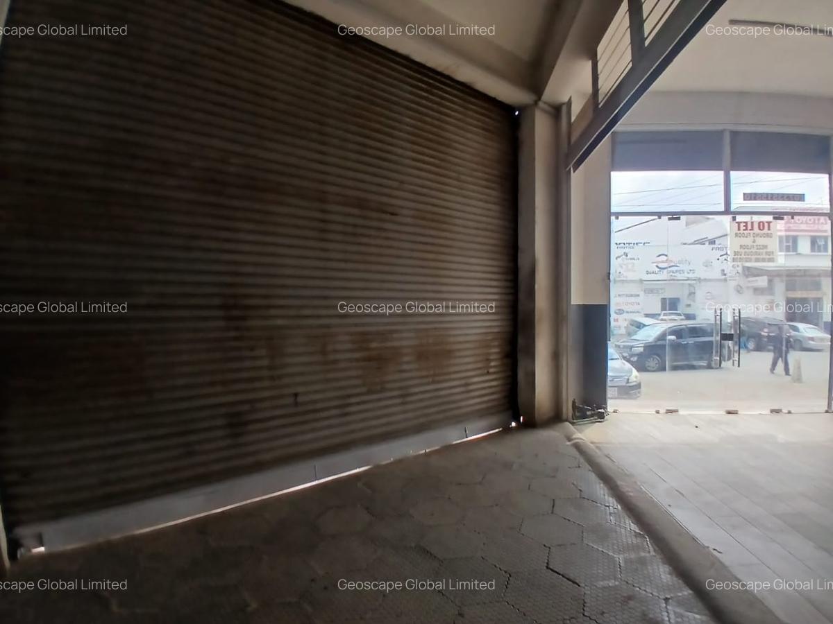 5,500 ft² Warehouse with Parking in Industrial Area - 2