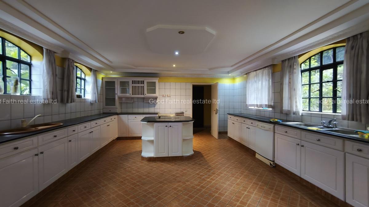 5 Bed House with En Suite in Runda - 6