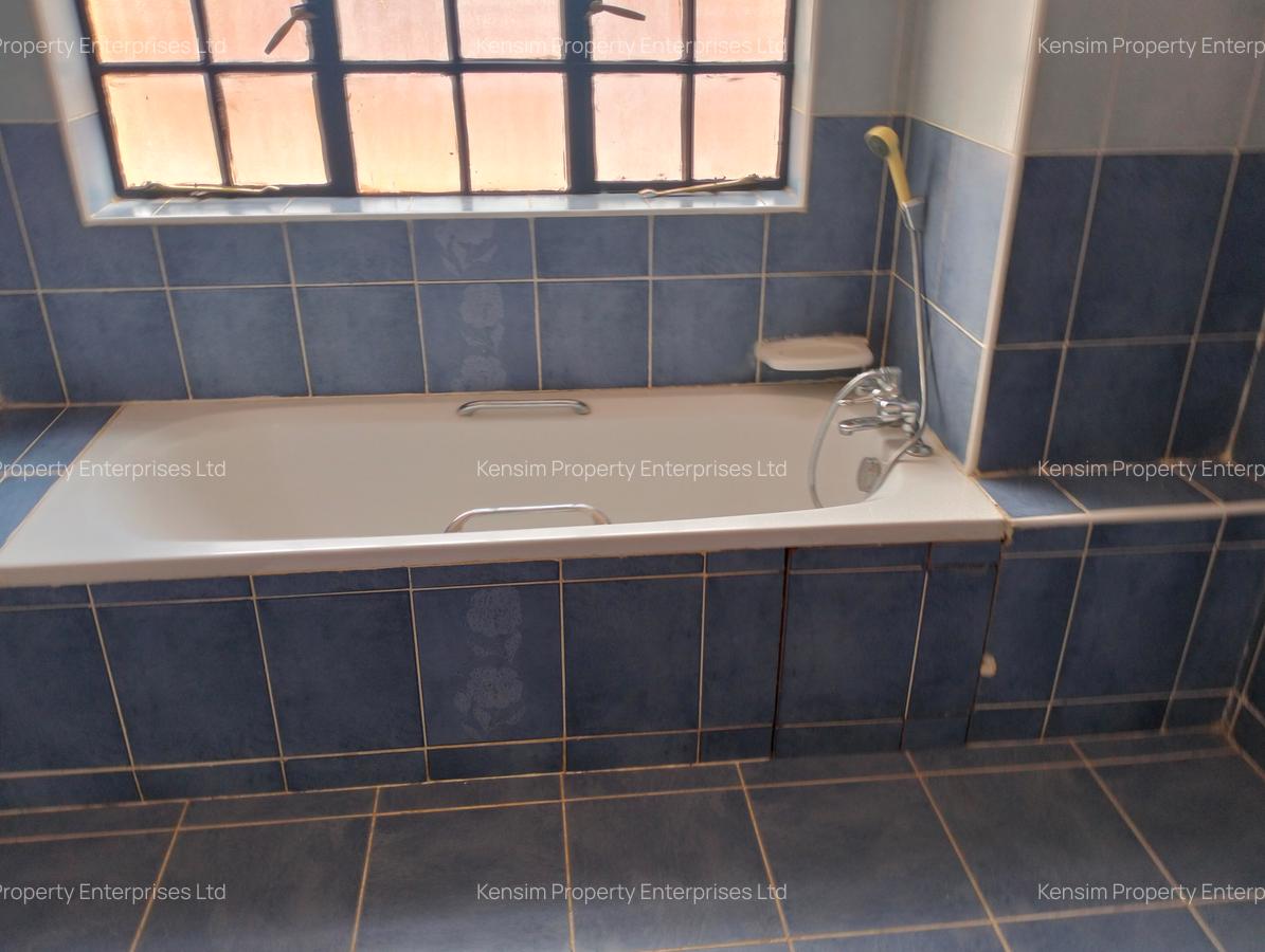 5 Bed Townhouse with En Suite in Lavington - 4