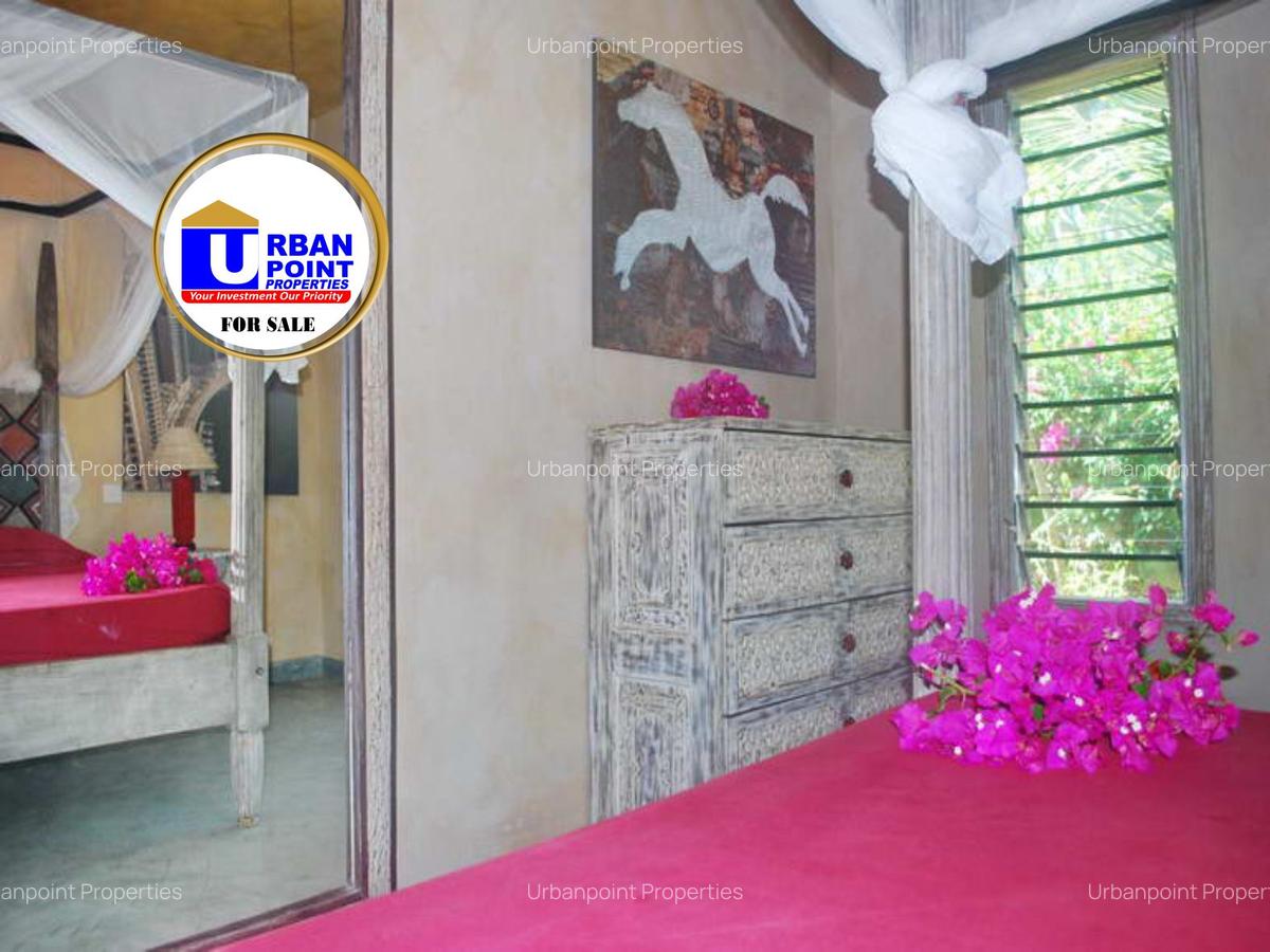 6 Bed Villa with En Suite in Watamu - 18