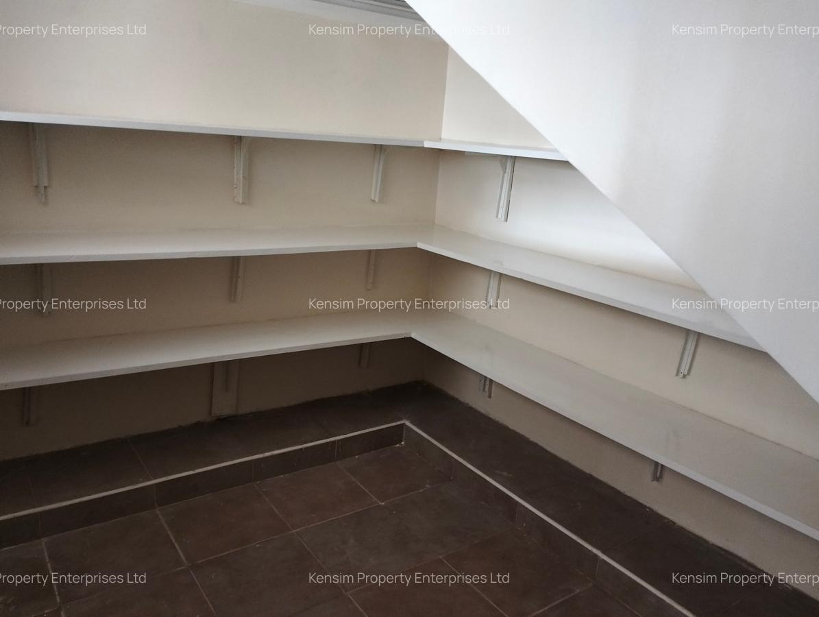 5 Bed Townhouse with En Suite in Westlands Area - 11