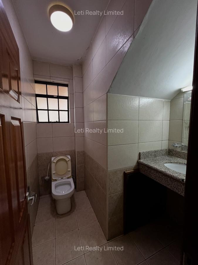 4 Bed Townhouse with En Suite in Lavington - 7
