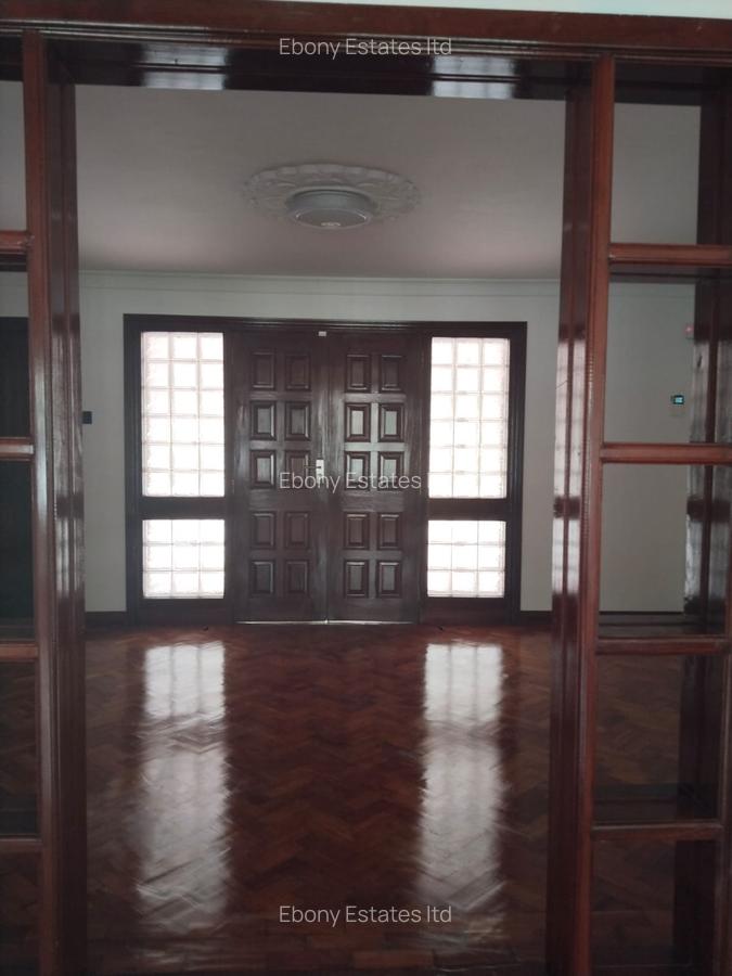 5 Bed Townhouse with En Suite in Lavington - 2