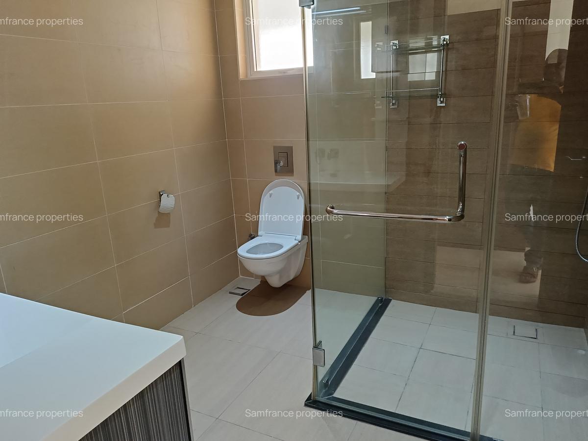 Serviced 2 Bed Apartment with En Suite at Links Road - 4