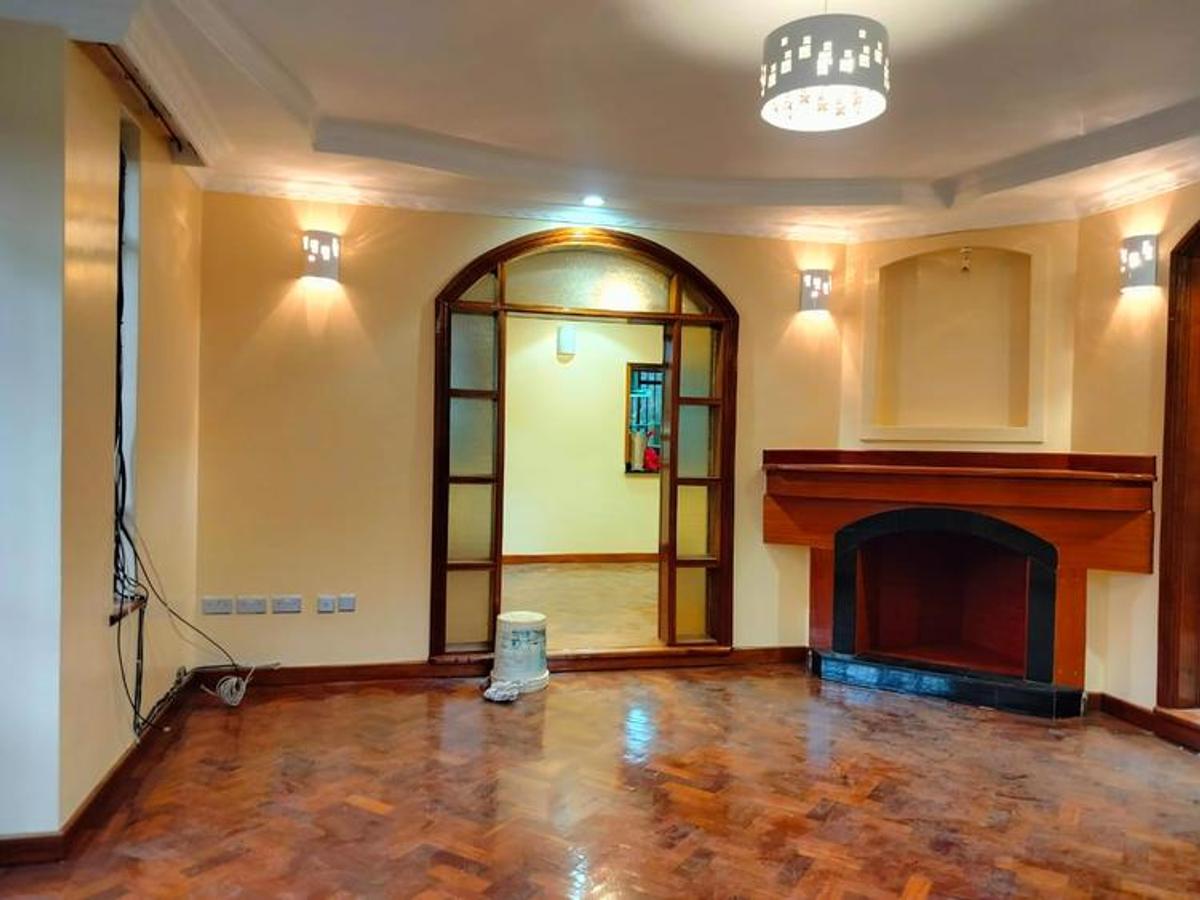 4 Bed Townhouse with En Suite at Lavington - 6