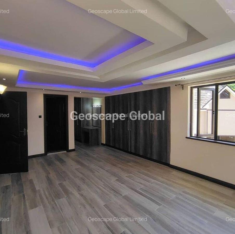 5 Bed Townhouse with En Suite in Lavington - 2