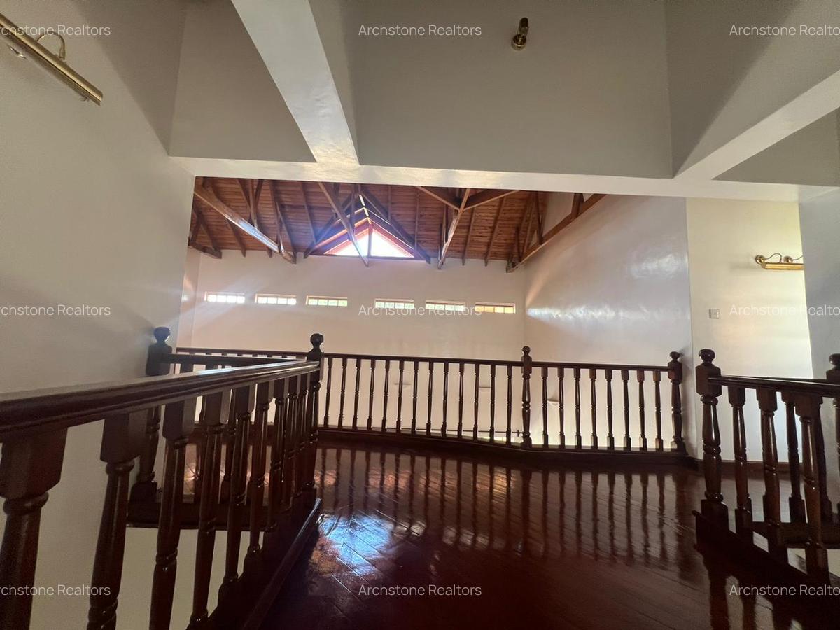 5 Bed House with Swimming Pool in Nyari - 8