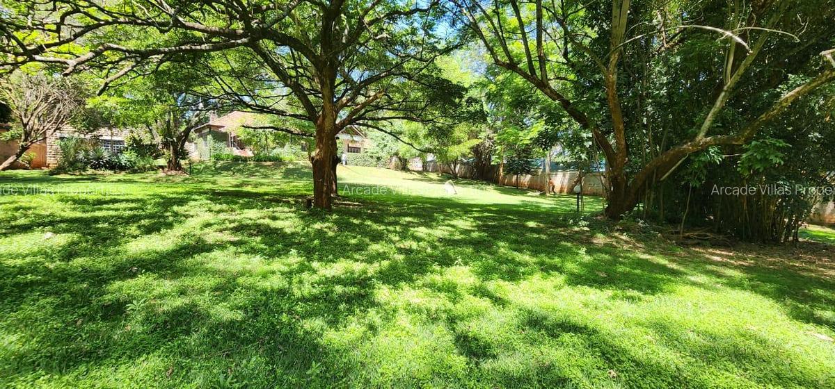 4 Bed House with En Suite in Lavington - 3