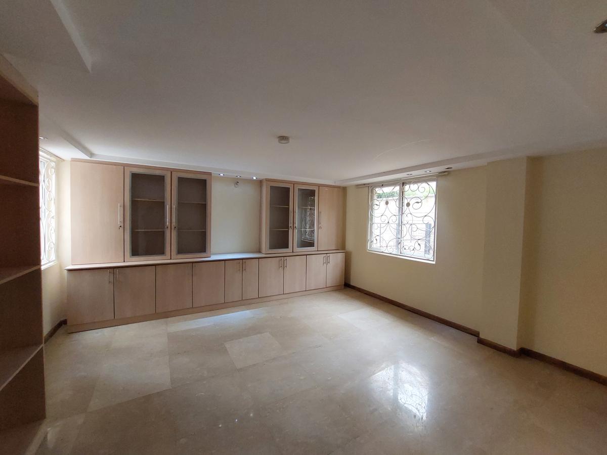 5 Bed Townhouse with En Suite at Lavington - 15